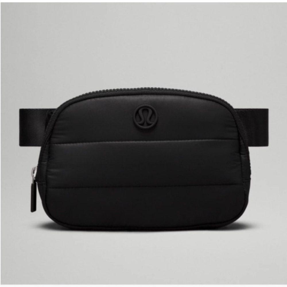 Lululemon Everywhere Black Belt Bag Wunder Puff